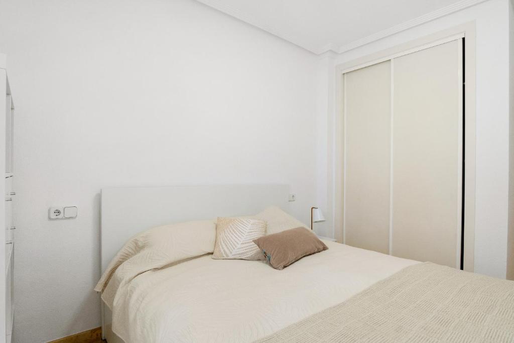 Postel nebo postele na pokoji v ubytování CB Living - Beachfront apartment in Aguamarina