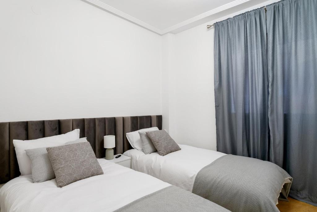 Postel nebo postele na pokoji v ubytování CB Living - Beachfront apartment in Aguamarina