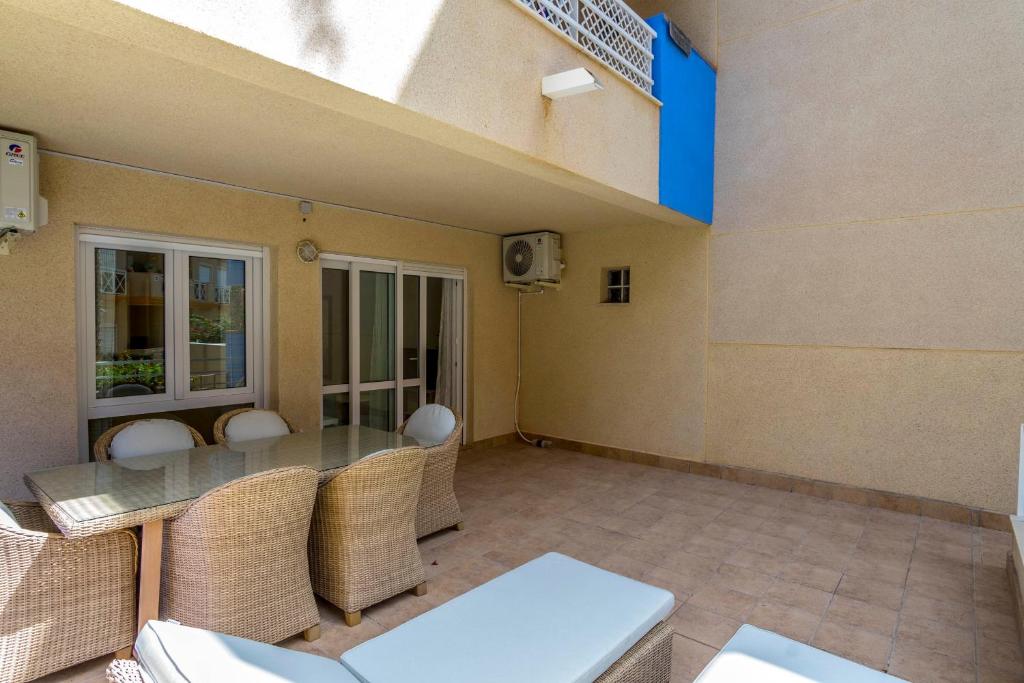 Posezení v ubytování CB Living - Beachfront apartment in Aguamarina