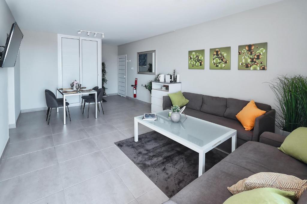 Bubble Seaview 2 Bedroom Apartment - Housity
