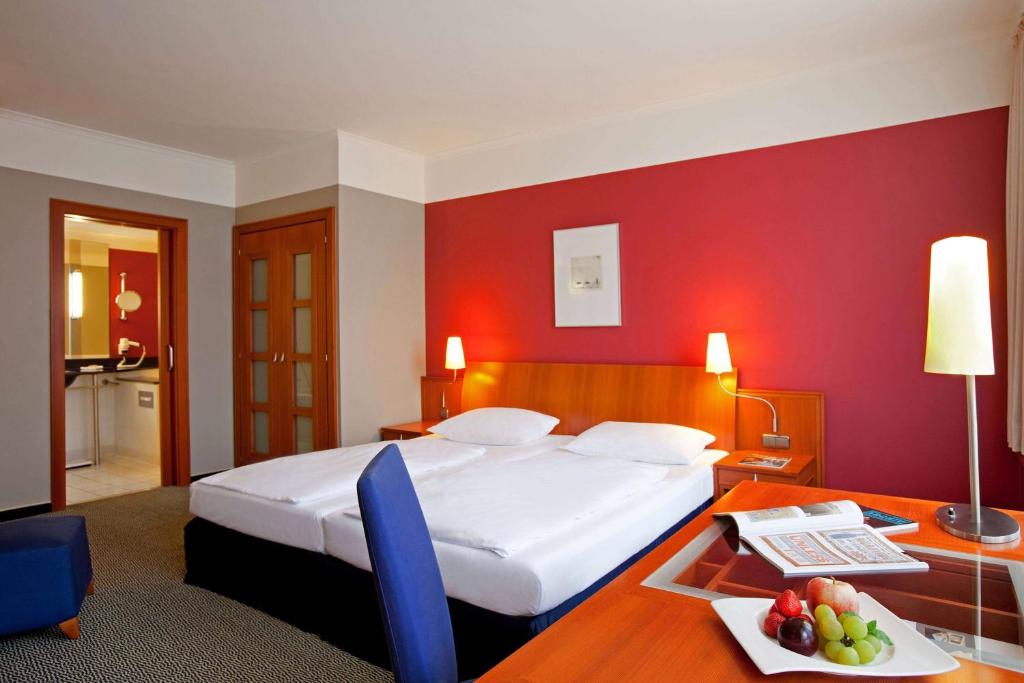 Postel nebo postele na pokoji v ubytování Vienna House by Wyndham Sonne Rostock