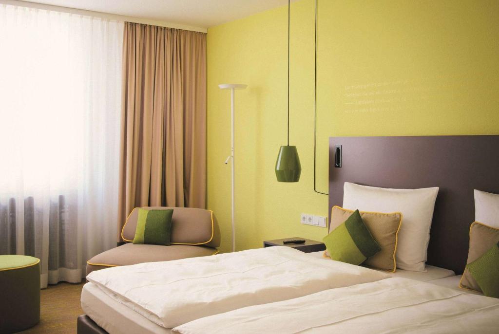 Postel nebo postele na pokoji v ubytování Vienna House Easy by Wyndham Landsberg
