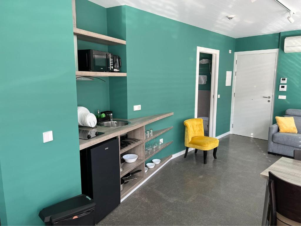 Kuchyň nebo kuchyňský kout v ubytování PLAN B City Center Aparthotel
