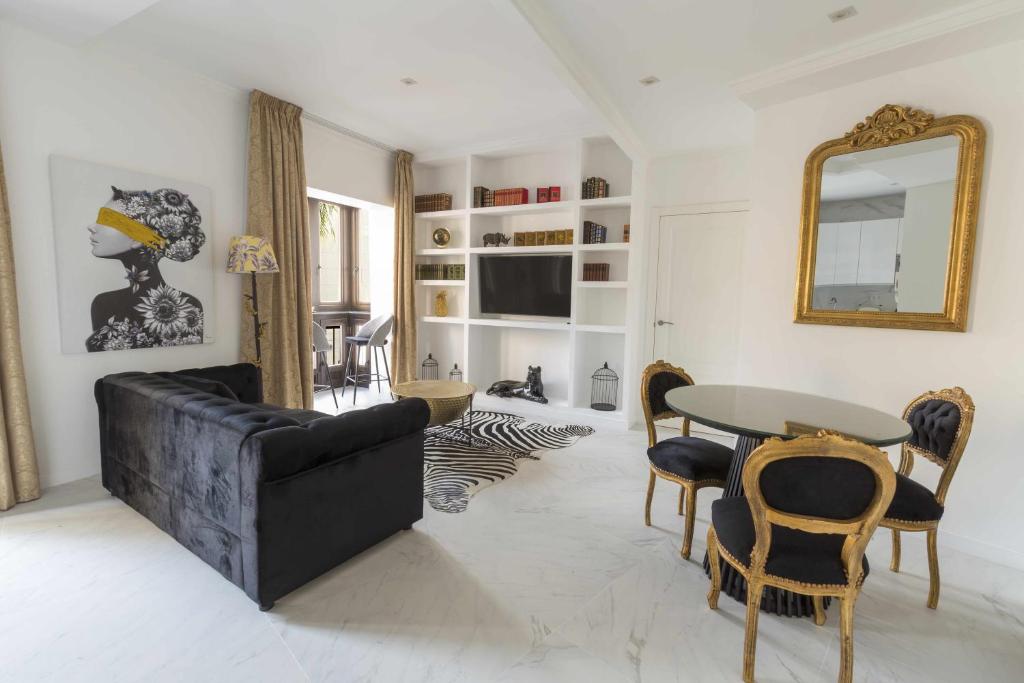 THE CLOCK HOUSE - Luxury Urban Suites - 2