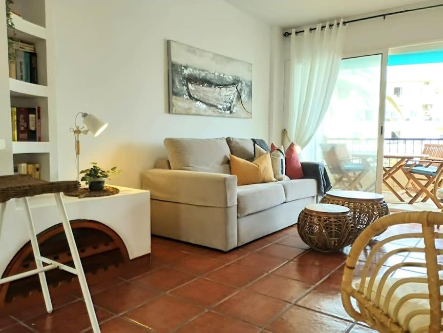 Posedenie v ubytovaní Central 2 bedroom with sea views, Acapulco Playa, Nerja