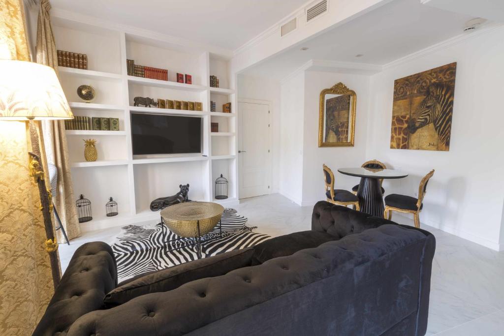 THE CLOCK HOUSE - Luxury Urban Suites - 3