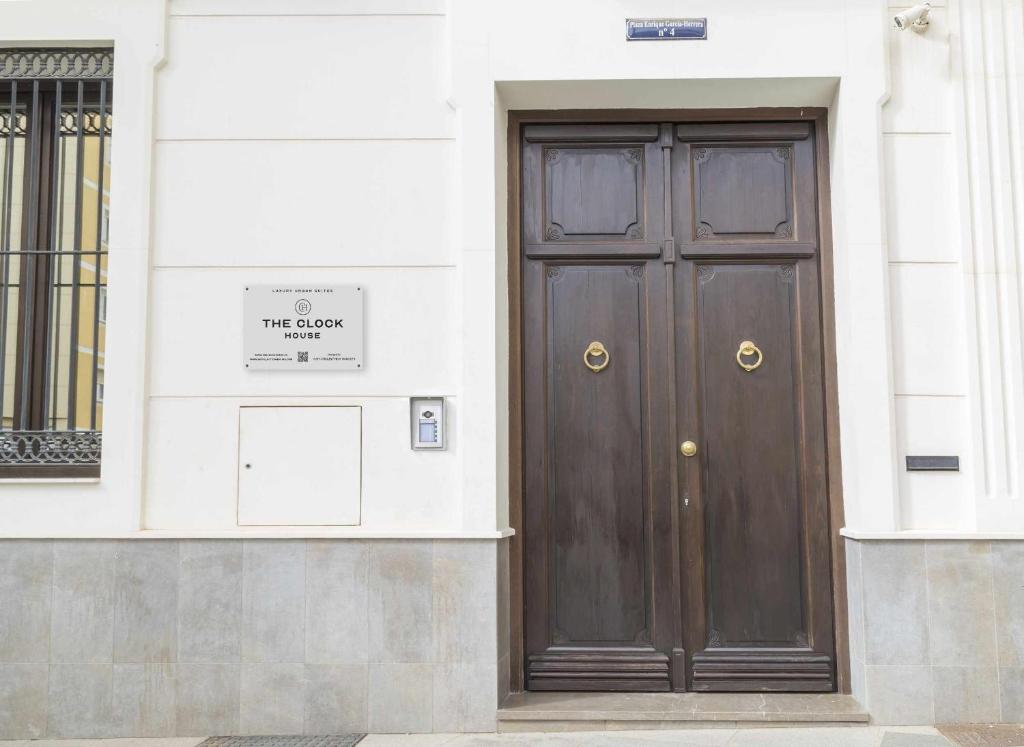 THE CLOCK HOUSE - Luxury Urban Suites - 18