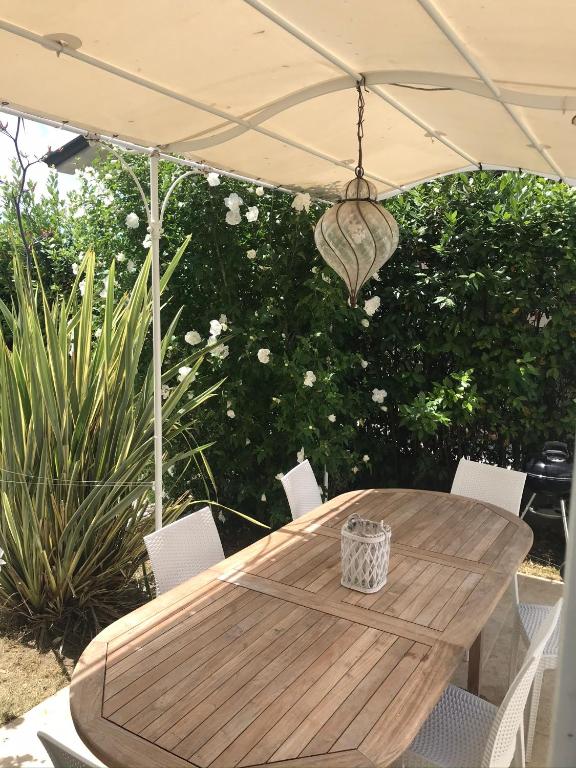 A garden outside Home by Massi