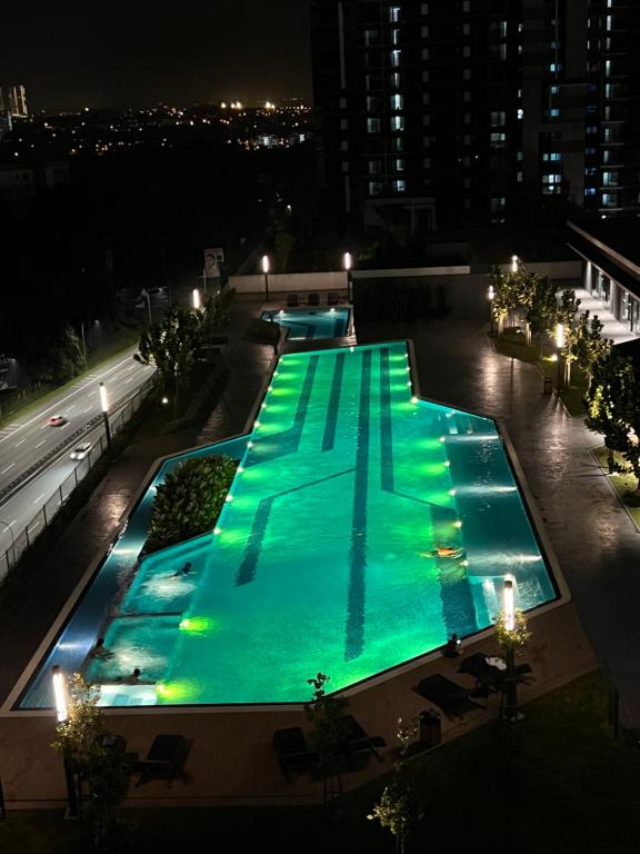 a large swimming pool at night with green illumination at Homestay Cikgu Wanzarif@Bangi in Kampong Tangkas