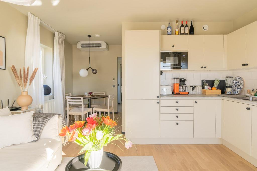 Kuchyň nebo kuchyňský kout v ubytování Hotell Hanöhus Hällevik