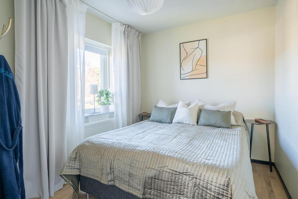 Postel nebo postele na pokoji v ubytování Hotell Hanöhus Hällevik