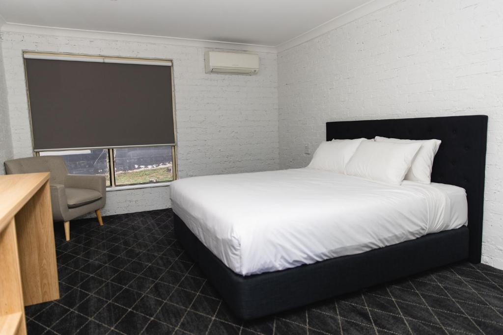 Lakeview Hotel Motel - Deluxe King Room