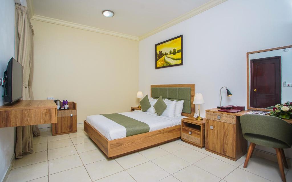 Postel nebo postele na pokoji v ubytování La Villa Palace Hotel