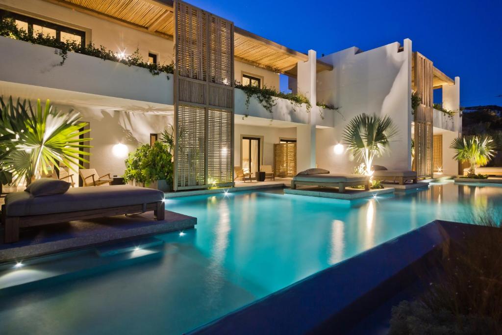 Bazén v ubytování Almi Luxury Rooms nebo v jeho okolí
