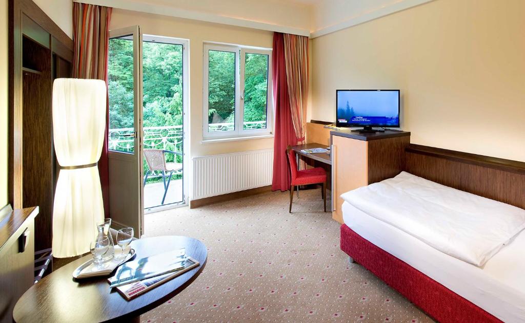 Postel nebo postele na pokoji v ubytování EurothermenResort Bad Hall - Hotel Miraverde