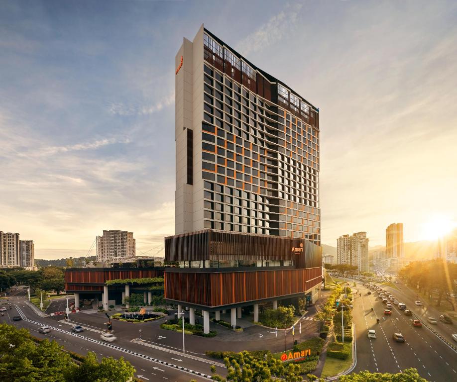 峇六拜的住宿－槟城国际会展中心阿玛瑞酒店，城市高楼 ⁇ 染