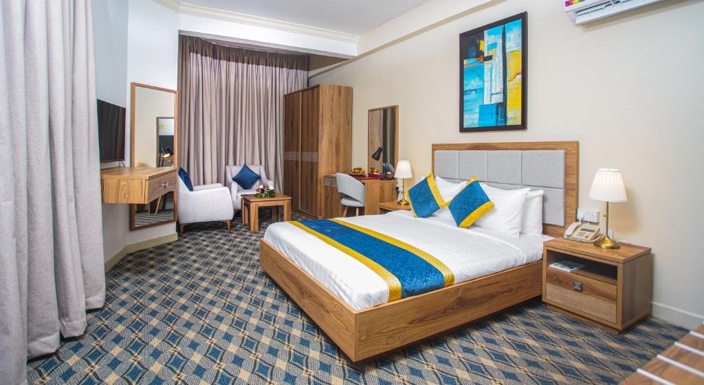 Postel nebo postele na pokoji v ubytování La Villa Palace Hotel