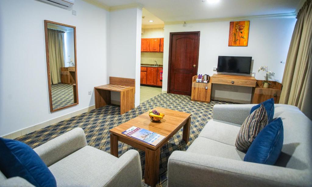 TV a/nebo společenská místnost v ubytování La Villa Palace Hotel