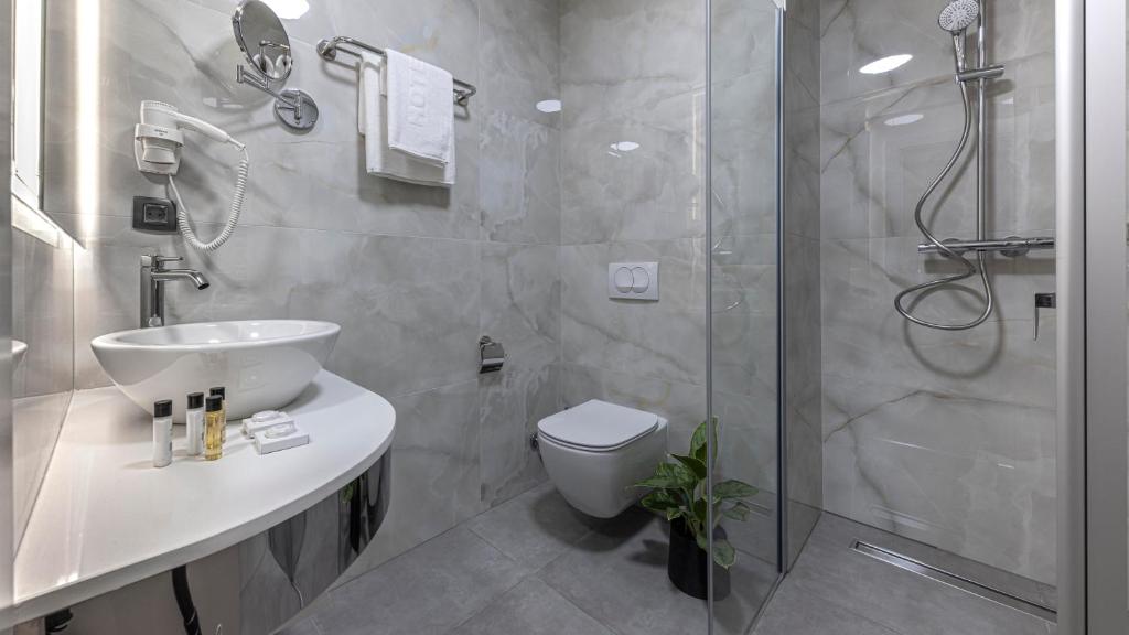 Grand Hotel Zagreb - Suite De Lujo