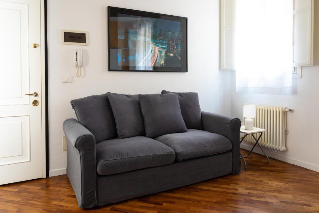 A seating area at HouSmart Miramonte 3