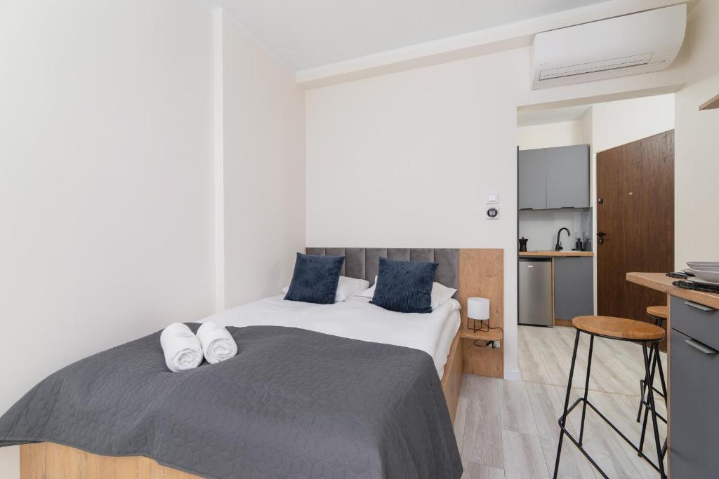Posteľ alebo postele v izbe v ubytovaní Modern Studio Cracow Rakowicka 14 by Noclegi Renters