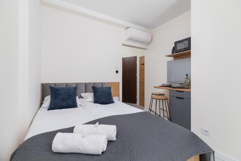 Posteľ alebo postele v izbe v ubytovaní Modern Studio Cracow Rakowicka 14 by Noclegi Renters