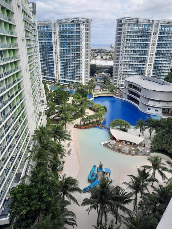 Robron Staycation in Azure Urban Resort Resisdece Parish Hilton Beach Club