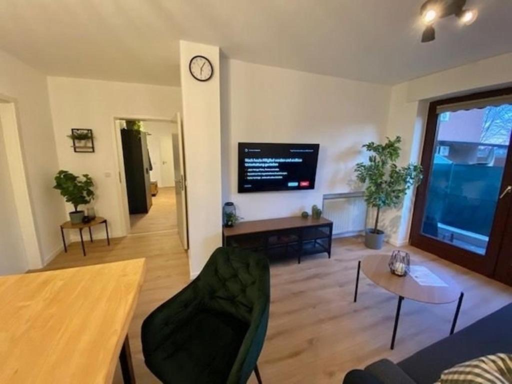 a living room with a tv on a wall at Fewo am Niederrhein in Voerde