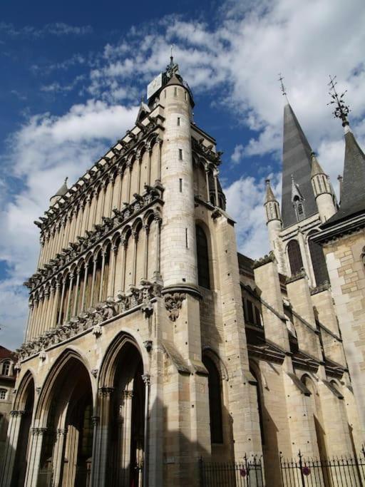 Zdjęcie z galerii obiektu CHARMING FLAT IN HISTORICAL CENTRE w mieście Dijon