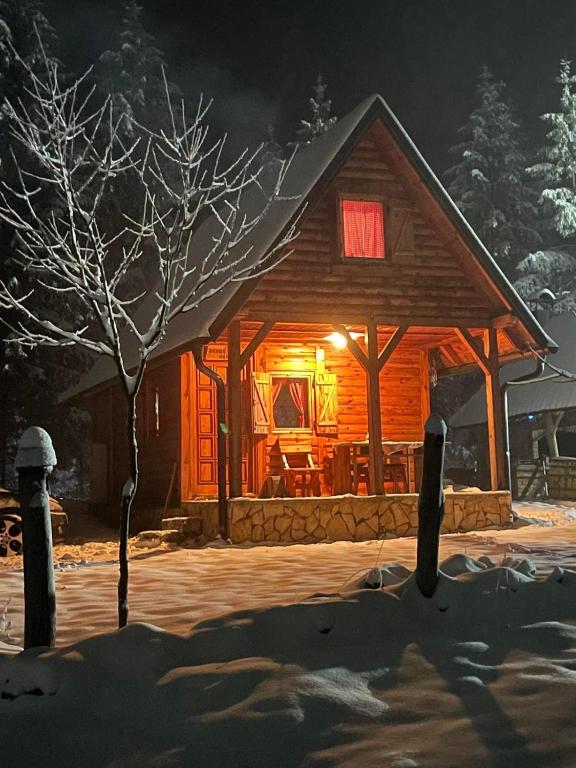 Koljeba Ikica i Makica tokom zime