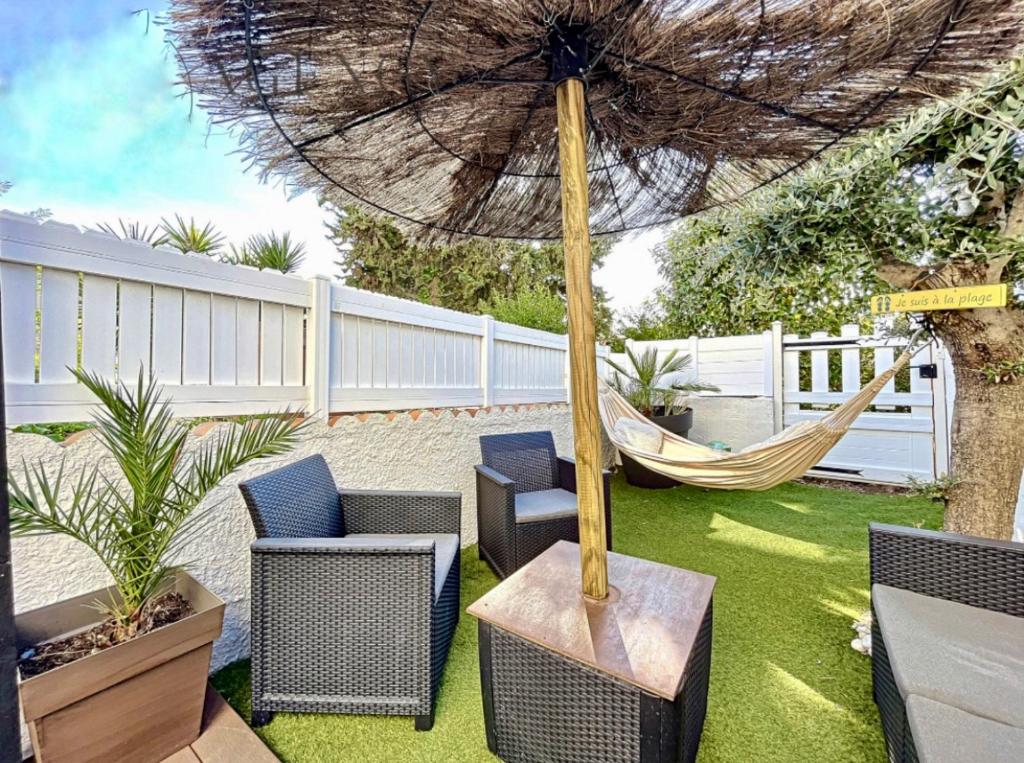 Vonkajšia záhrada v ubytovaní Rez de jardin à 900m de la plage