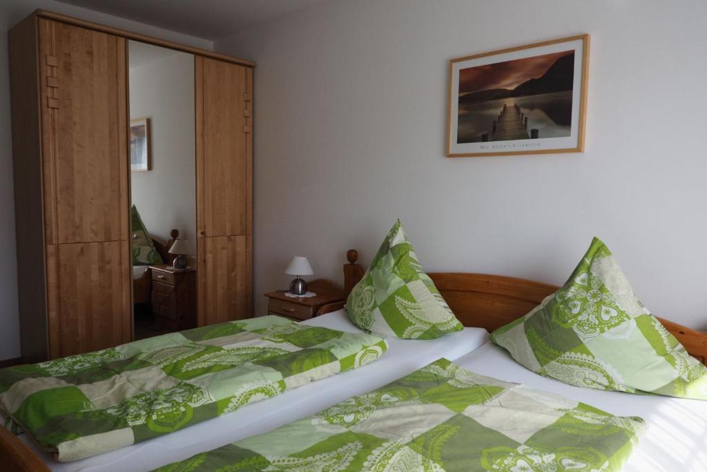 Postel nebo postele na pokoji v ubytování Gasthaus Zur Linde
