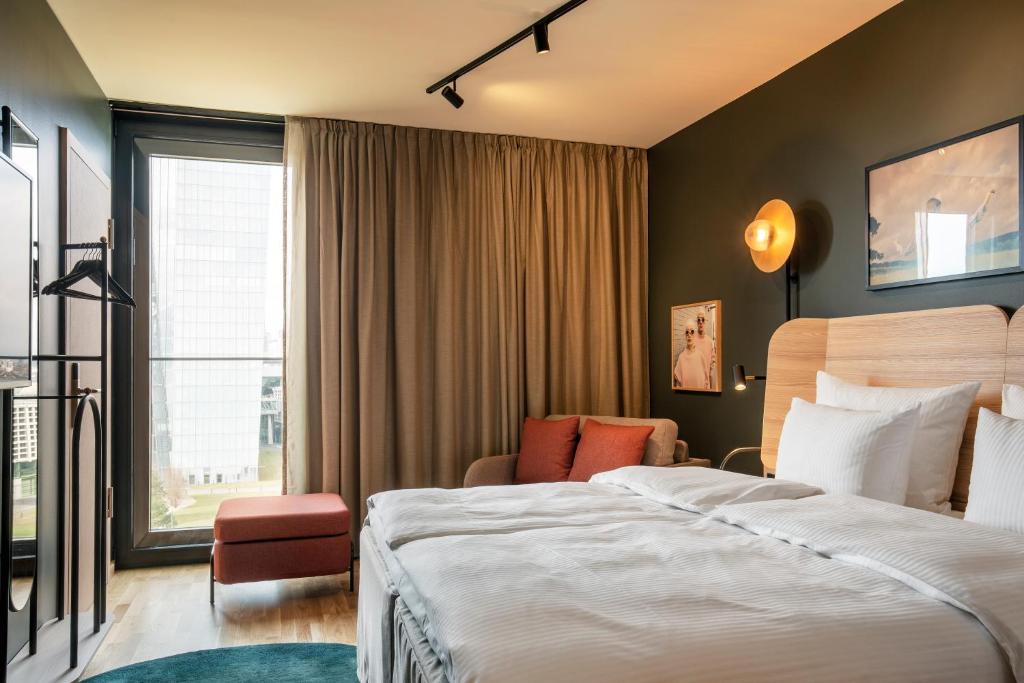 Scandic Frankfurt Hafenpark - Resim 3