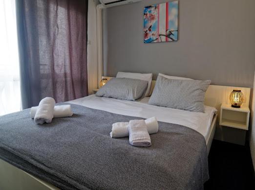 Postel nebo postele na pokoji v ubytování Meliores Rooms