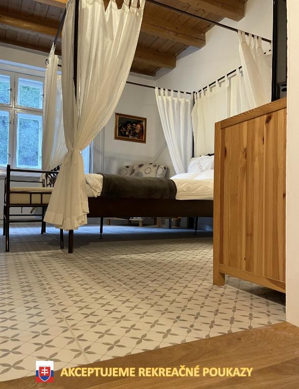 Postel nebo postele na pokoji v ubytování Apartmány Modrý Dom
