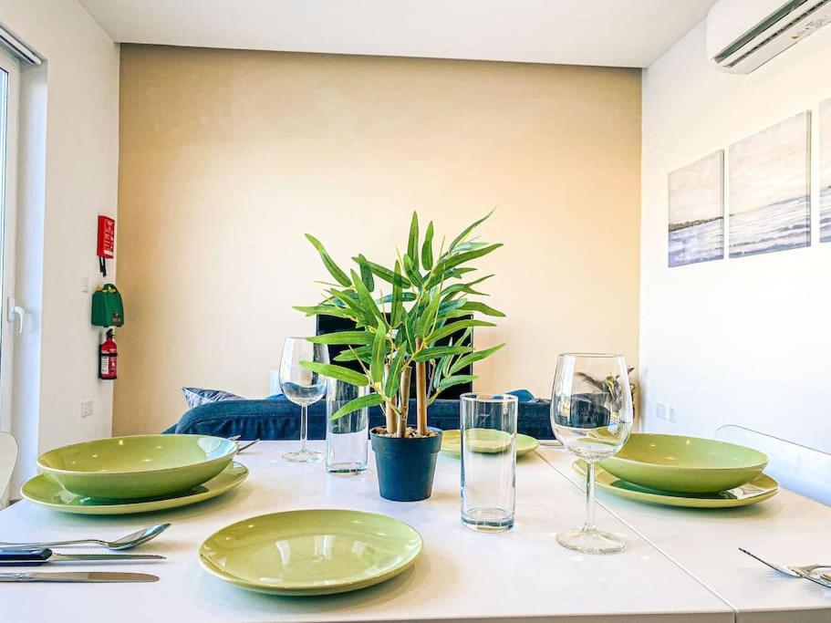 Fotografie z fotogalerie ubytování Sea front 3rd floor Apartment in Marsaskala by Solea v destinaci Marsaskala