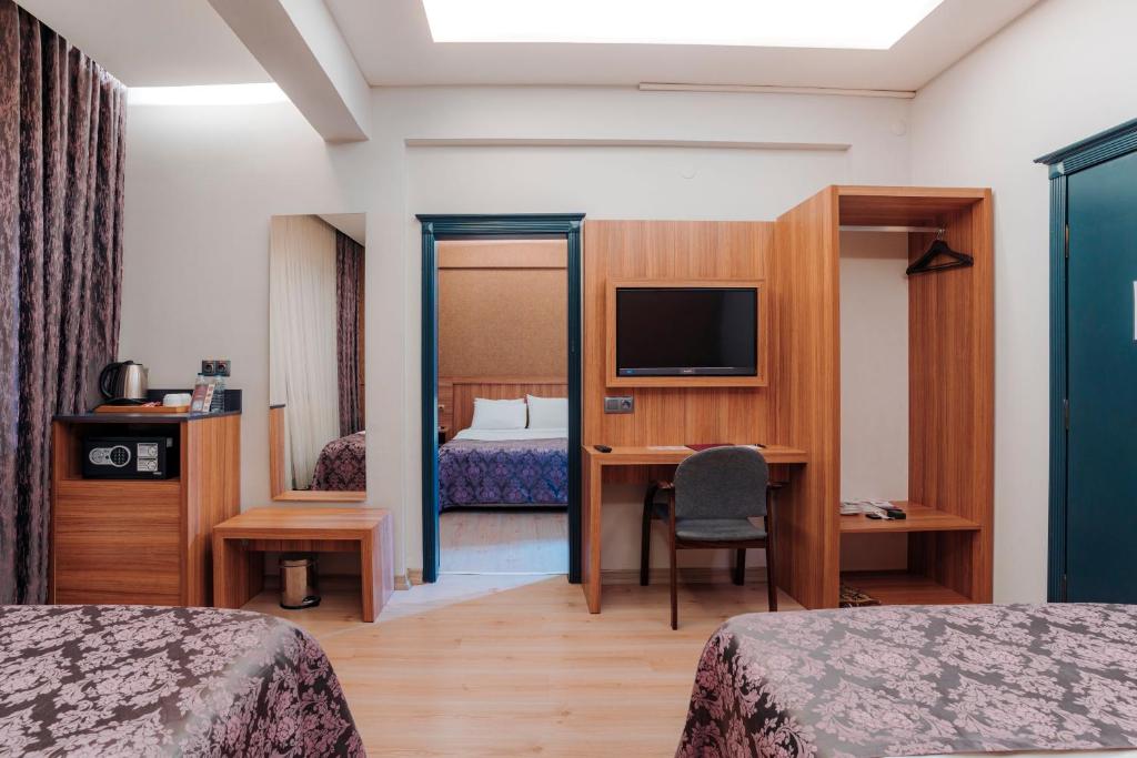 Кухня или мини-кухня в Aksular Hotel
