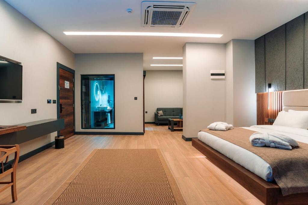 Кровать или кровати в номере Aksular Hotel