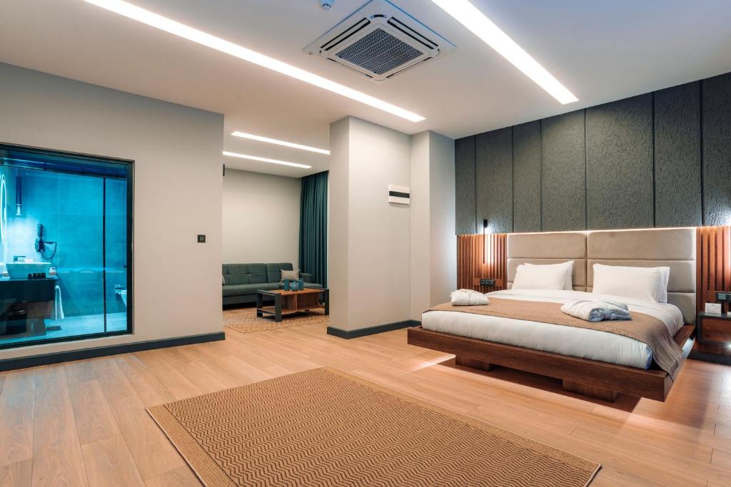 Кровать или кровати в номере Aksular Hotel