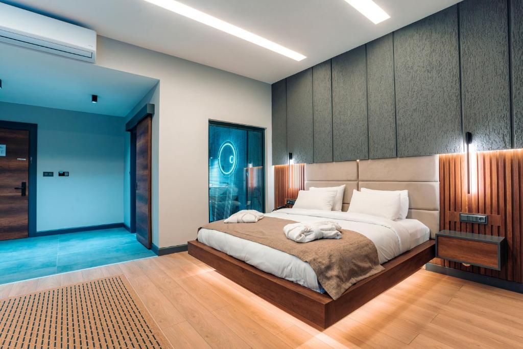Кровать или кровати в номере Aksular Hotel