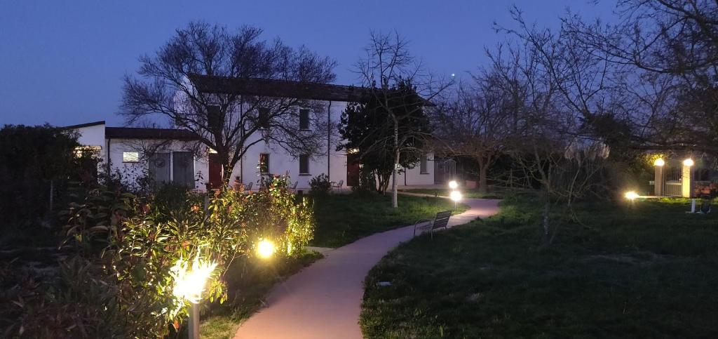 A garden outside Sacripante