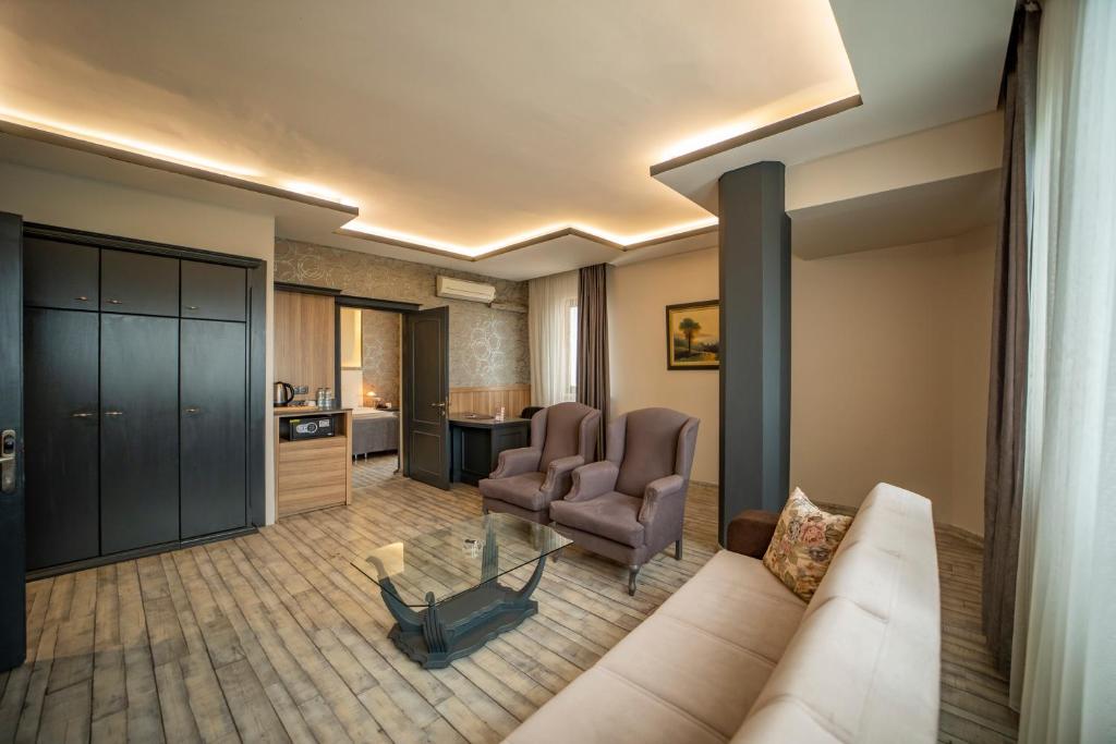Гостиная зона в Aksular Hotel