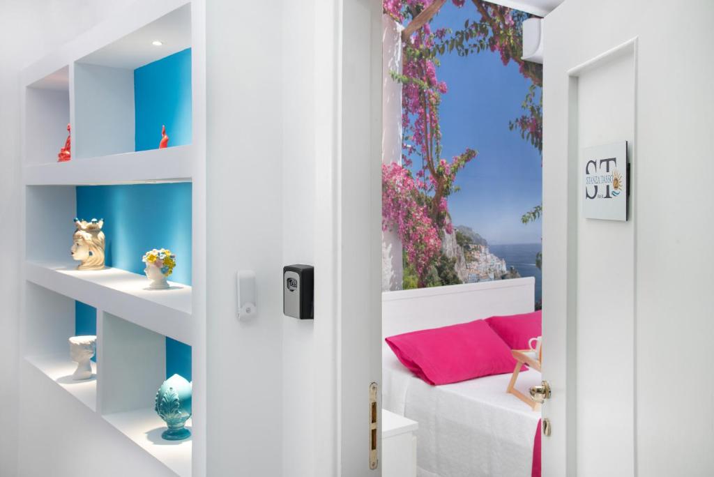 Postel nebo postele na pokoji v ubytování Stanza Tasso - De Vivo Realty Sorrento