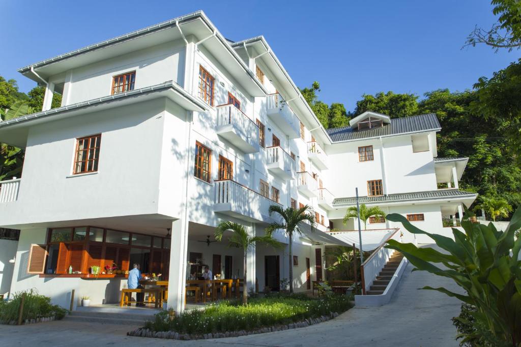 a view of the front of the hotel at Hilltop Boutique Hotel in Victoria