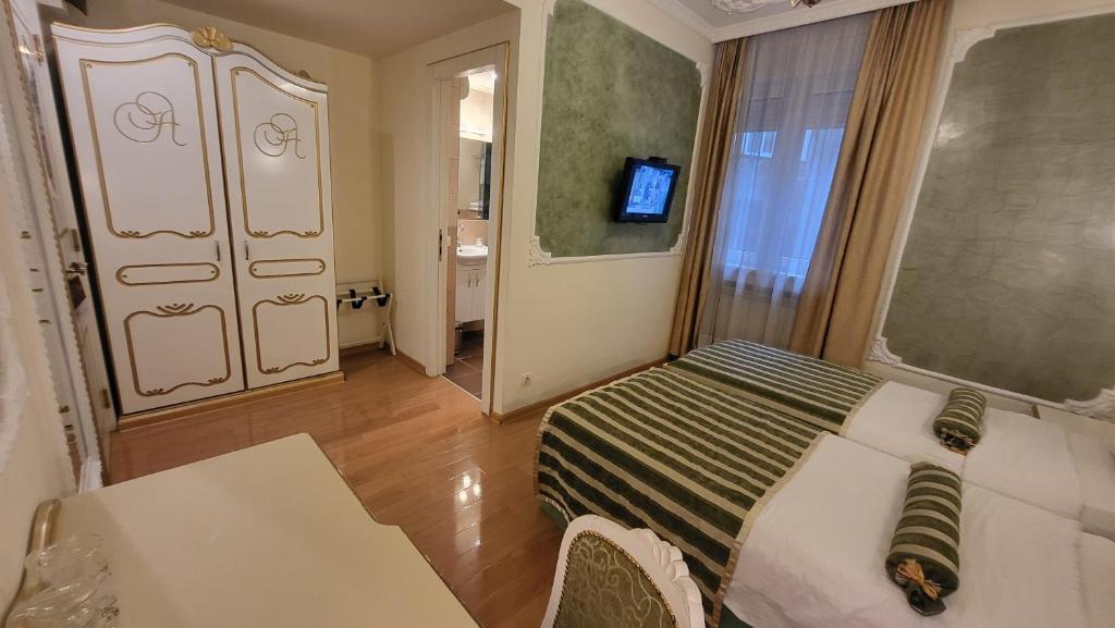 Queen's Astoria Design Hotel - Resim 30