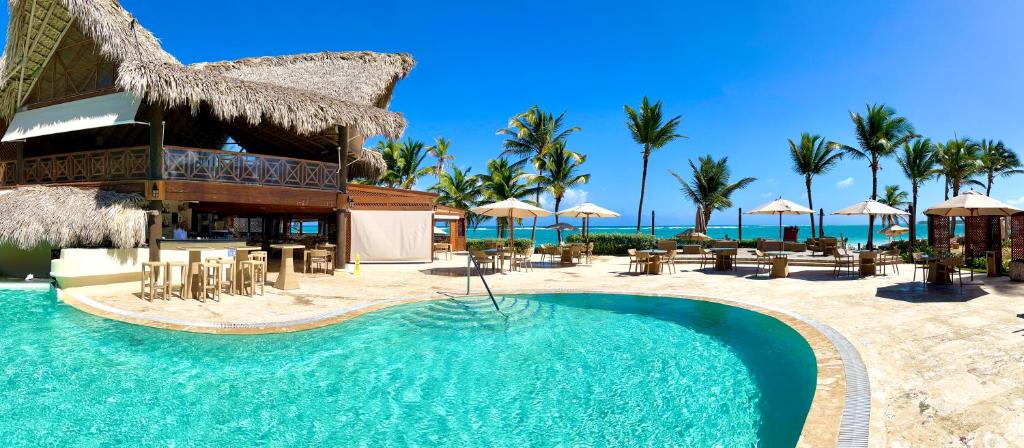 Bazén v ubytování VIK Hotel Cayena Beach All Inclusive nebo v jeho okolí