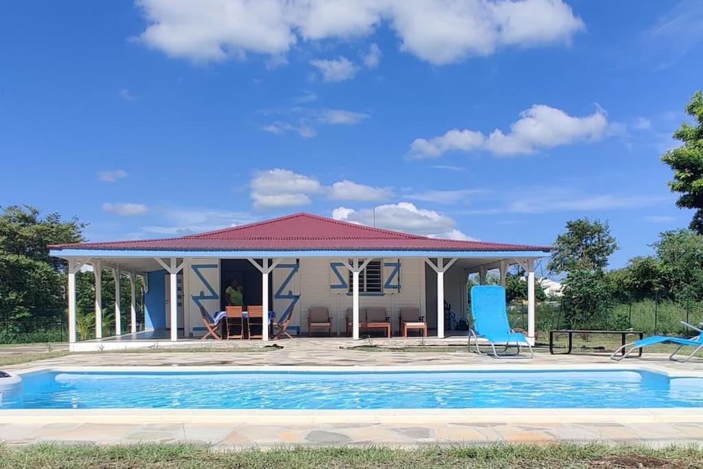 สระว่ายน้ำที่อยู่ใกล้ ๆ หรือใน La villa Rouyo