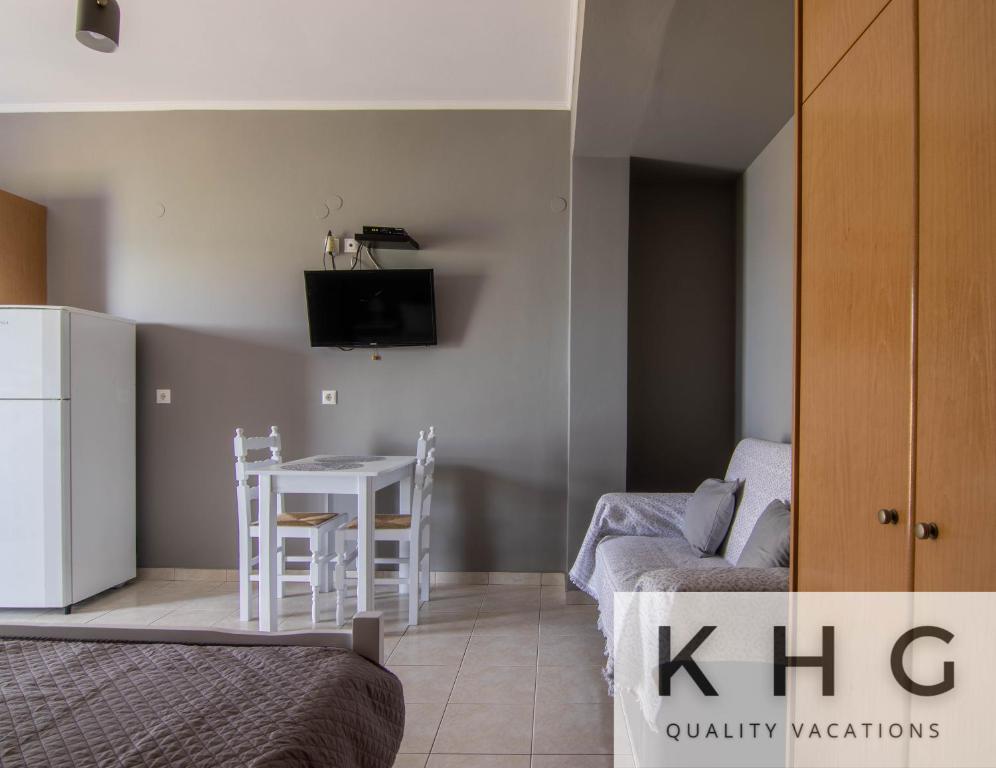 Kuchnia lub aneks kuchenny w obiekcie SEA VIEW RETREAT STUDIO IN AGIOS KONSTANTINOS!