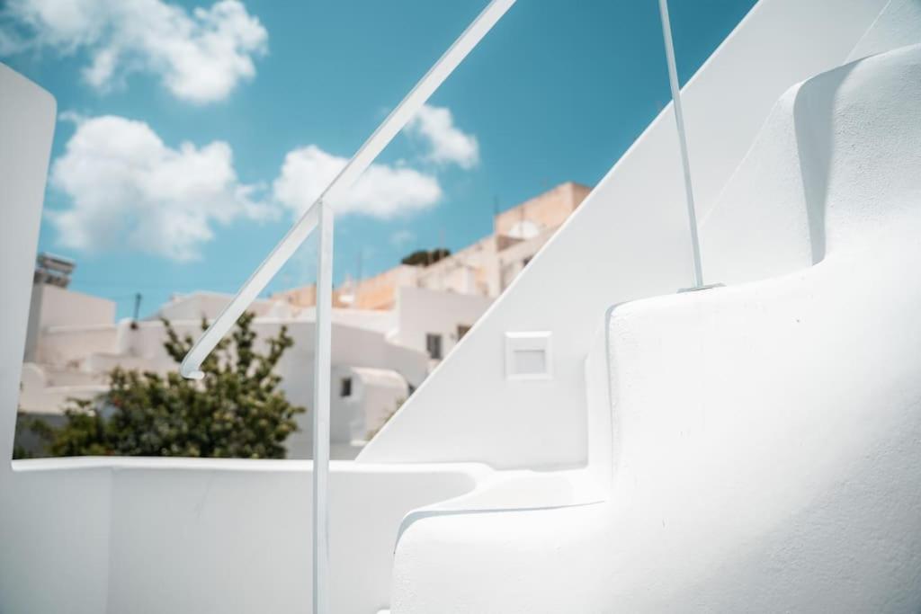 Balkón nebo terasa v ubytování AKRI santorini with heated jacuzzi