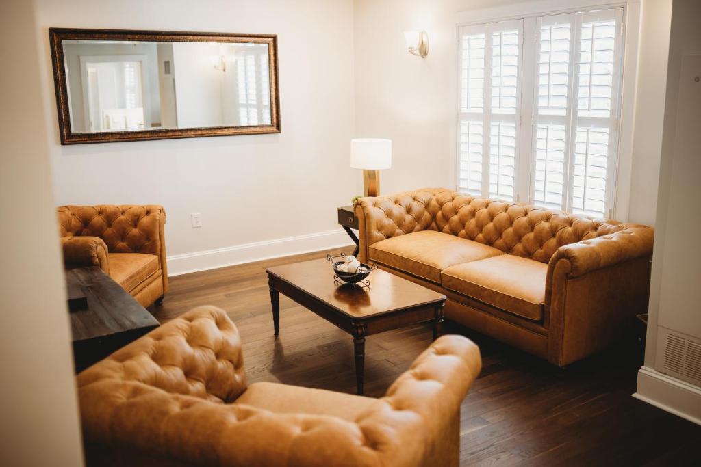 a living room with two couches and a table at The Jefferson Inn in Southern Pines